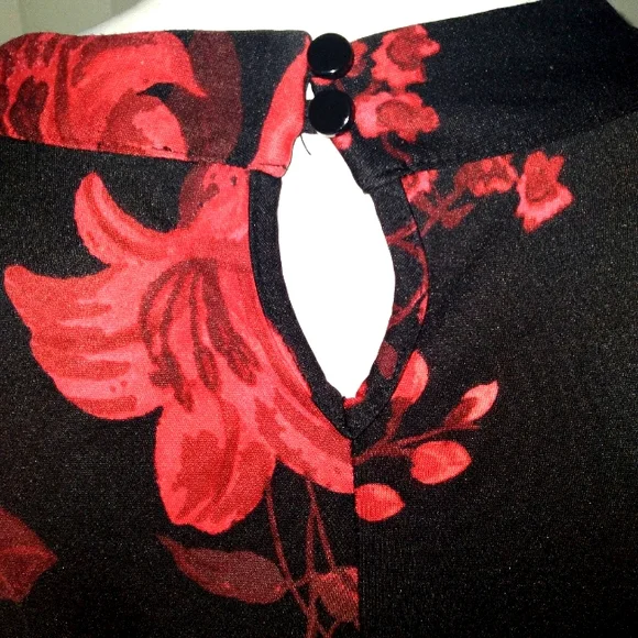 👚IT'S A SALE!! FLORAL TOP👚 - Picture 4 of 4